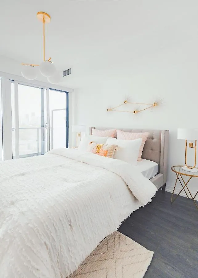 A Cozy Suite In Heart Of Downtown Toronto Apartment