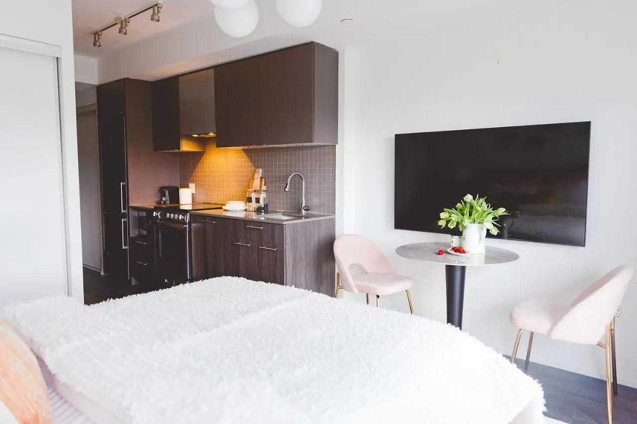 A Cozy Suite In Heart Of Downtown Toronto