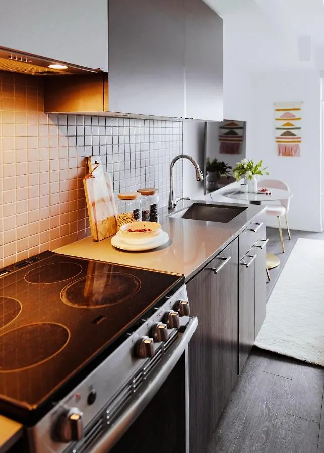 A Cozy Suite In Heart Of Downtown Toronto Apartment